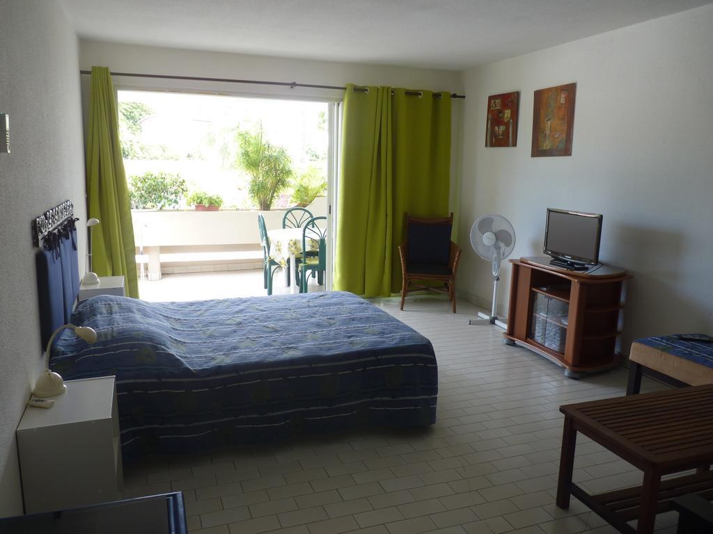 Apartamento Au Meublé des Roches Saint-Gilles-les-Bains Exterior foto