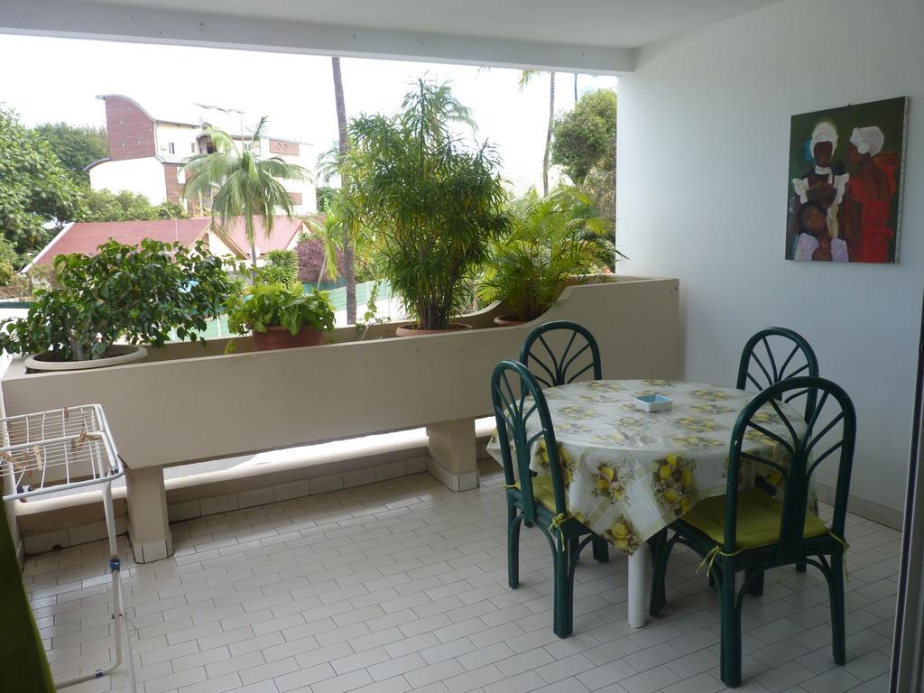 Apartamento Au Meublé des Roches Saint-Gilles-les-Bains Exterior foto
