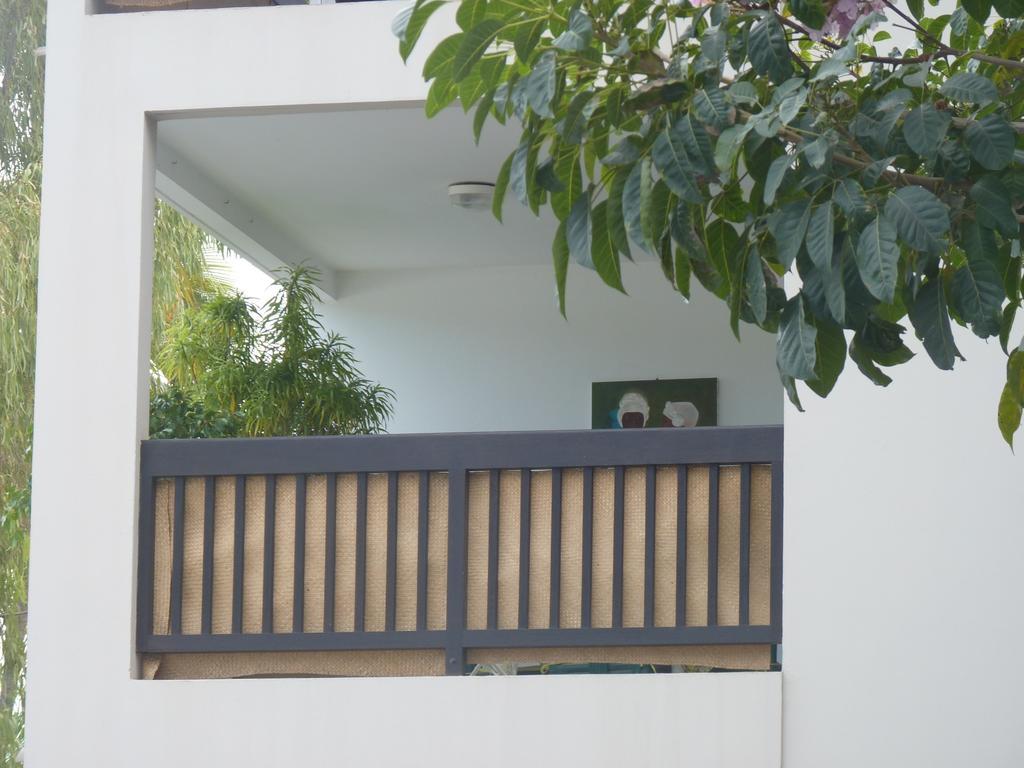 Apartamento Au Meublé des Roches Saint-Gilles-les-Bains Exterior foto